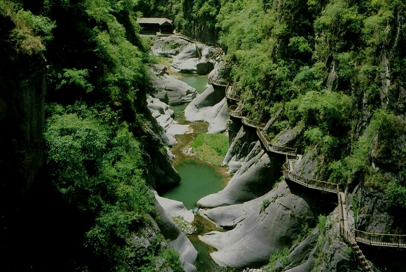 Groe Schlucht im Taihang-Gebirge