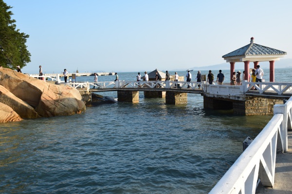 Zigzag-Br�cke im Shuzhuang-Garten in Xiamen